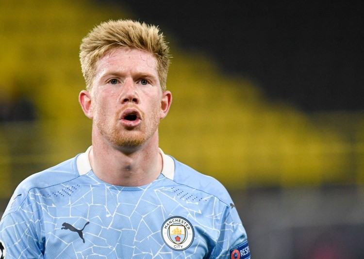 半场战报：米兰0-0拉齐奥，迈尼昂献神扑，红黑军团0射正（半场战况：米兰0-0拉齐奥，迈尼昂神勇救险，红黑军团零射正）