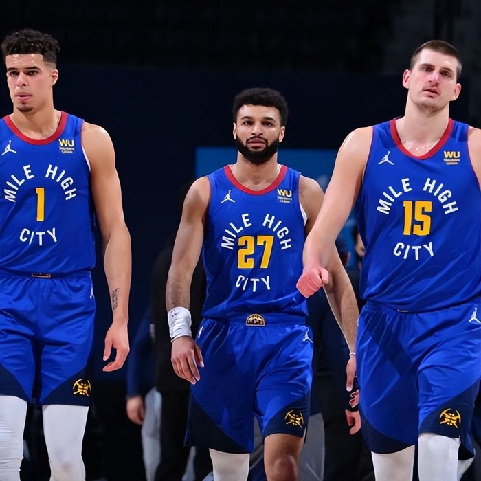 孔蒂：我们的中场只剩洛博特卡和小麦，希望不会再有人受伤（孔蒂：中场仅剩洛博特卡与小麦，盼再无伤员）