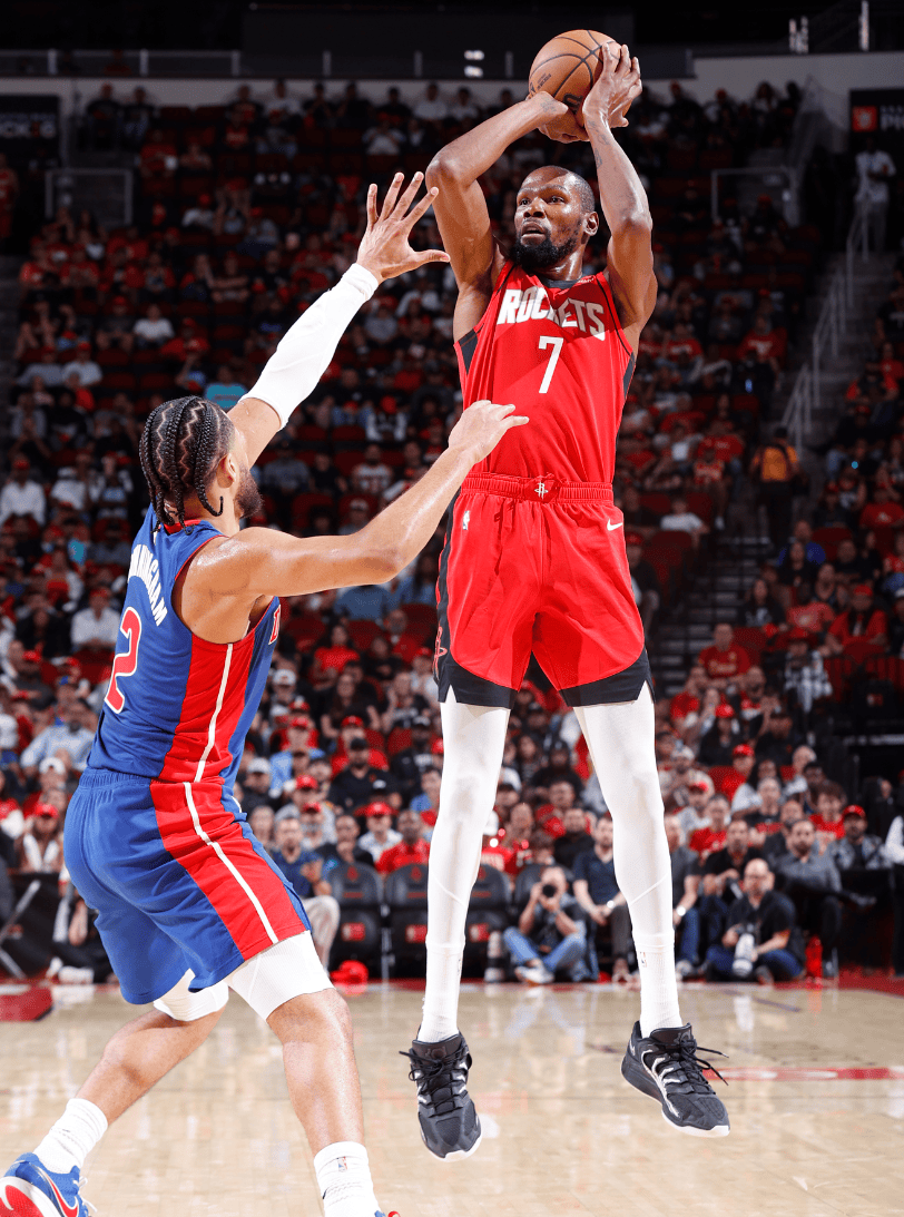 马卡：阿隆索安排多名青训和一线队训练，其中包括雷耶斯儿子（马卡：阿隆索召集多名青训球员与一线队合练，雷耶斯之子在列）