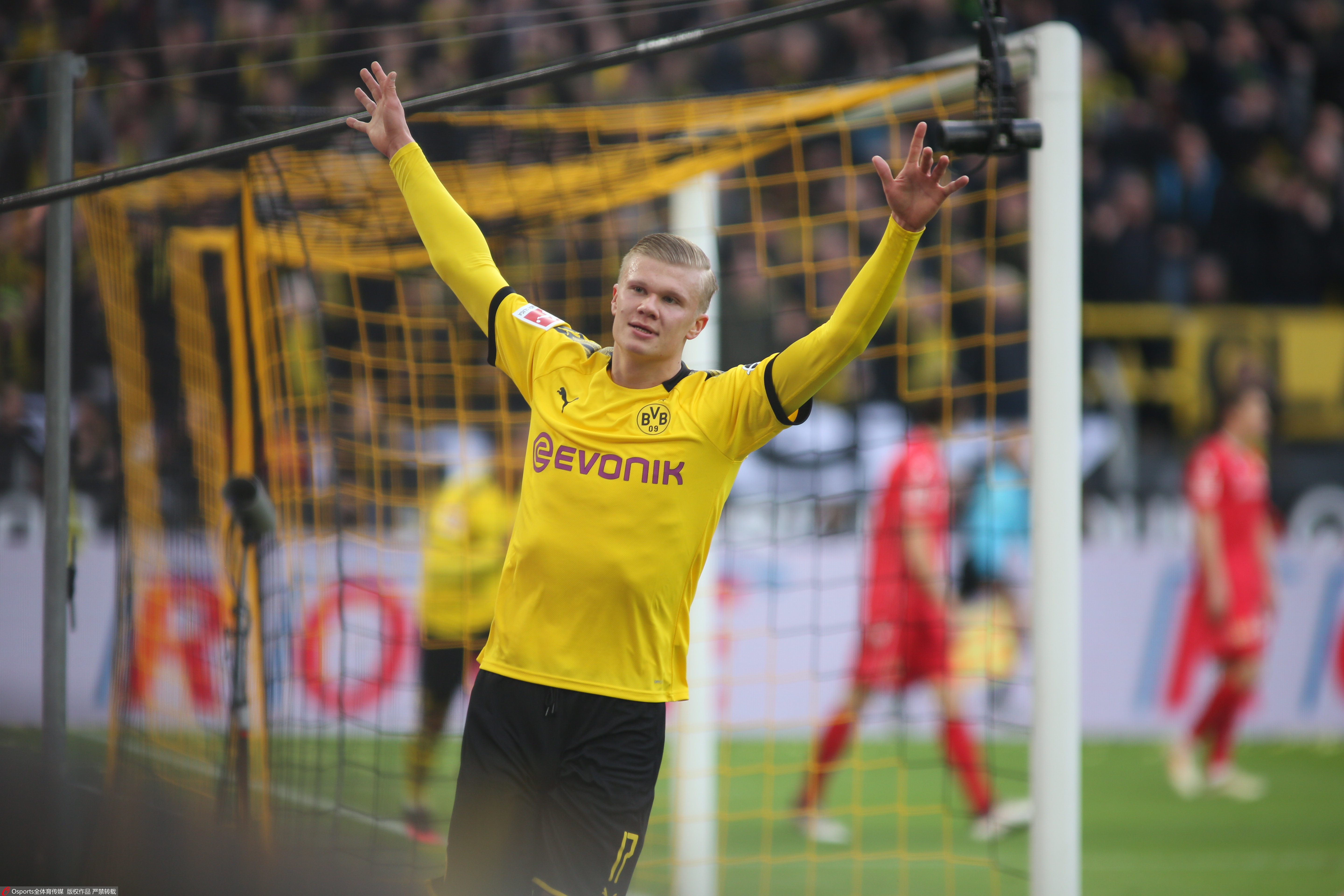 皇马狂喜？据西媒报道，梅西将介入巴萨2026年选...（西媒称梅西或介入巴萨2026年选举，皇马偷笑？）