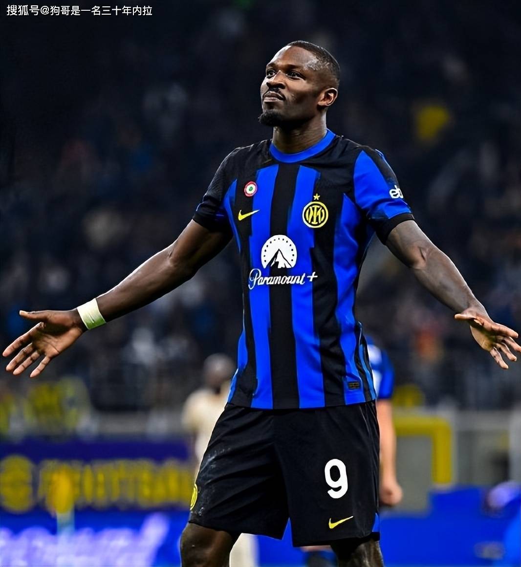 赫拉德-马丁：巴萨完全无需改变踢法，最重要的是做好压迫（赫拉德-马丁：巴萨无需调整风格，关键是把压迫做到位）