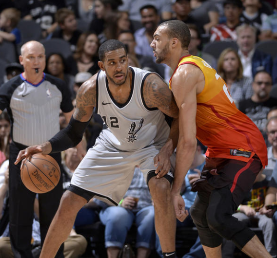 官方：江苏队球员刘正清因高烧缺席今晚对阵福建的比赛 ​（江苏官宣：刘正清高烧缺阵今晚与福建之战）