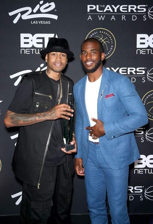 拉斯维加斯见！魔术&尼克斯率先晋级会师半决赛（魔术与尼克斯率先晋级，半决赛拉斯维加斯相会）