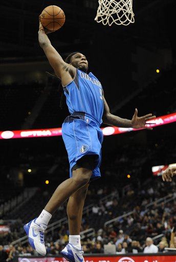 勇士替补席集体爆发，霍福德表现抢眼库里，独行侠终究错付浓眉！（勇士替补火力全开，霍福德与库里抢镜，独行侠终究错信浓眉）