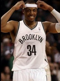 理查兹：英超最佳门将我会选阿利松，拉亚无疑正朝着最佳迈进（理查兹：我心中英超最佳门将是阿利松，拉亚无疑正迈向顶尖）