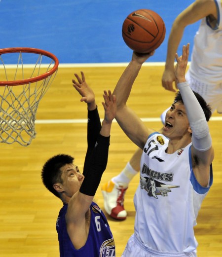 莱万西甲生涯进74球，同期单一联赛进球数仅次于哈兰德和凯恩（莱万西甲生涯已斩获74球，同期单一联赛进球仅逊哈兰德与凯恩）