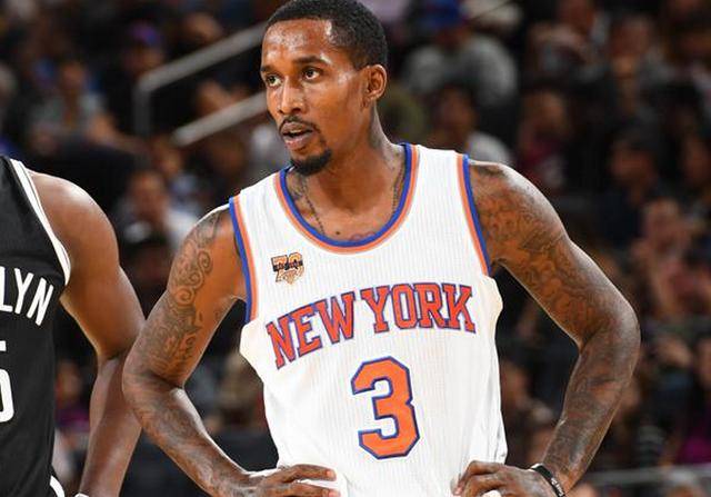 近8次代表西班牙出战正式比赛，奥亚萨瓦尔贡献7球6助攻（奥亚萨瓦尔近8场西班牙队正赛斩获7球6助）