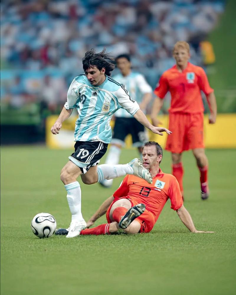 要不然五大联赛集体给非洲足协转账吧，这非洲杯时间太折磨了（非洲杯赛期太折磨，五大联赛要不要集体给非洲足协打钱？）