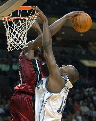 NBA：湖人加时不敌掘金 詹姆斯空砍准三双（NBA：湖人加时憾负掘金，詹姆斯准三双难救主）