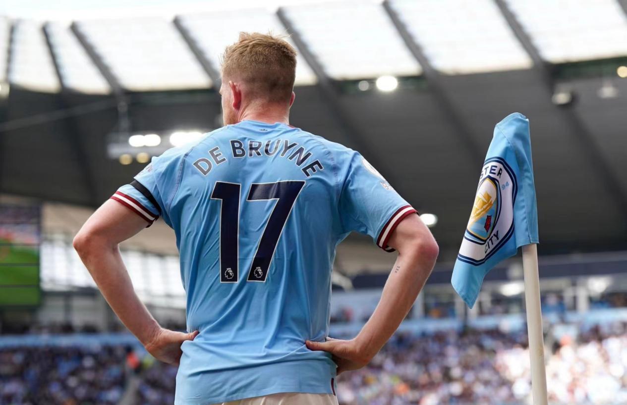 掘金约基奇豪取三双助球队连胜（约基奇砍下三双，助掘金延续连胜）