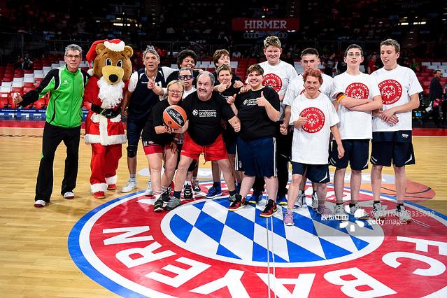 热议成都平神户：虽有遗憾但值得尊重，给中超挣脸没得黑（成都战平神户引热议：有憾仍可敬，为中超长脸无可指摘）