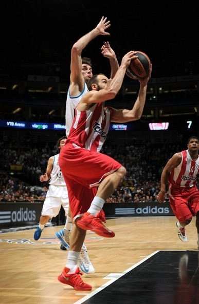 德转评年度最佳右边锋：杜埃、奥利塞、萨拉赫、亚马尔入围（德转年度最佳右边锋候选出炉：杜埃、奥利塞、萨拉赫、亚马尔上榜）